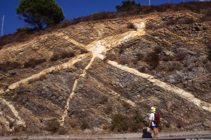 Pegmatite-dikes-Elba-Italy-withcredit